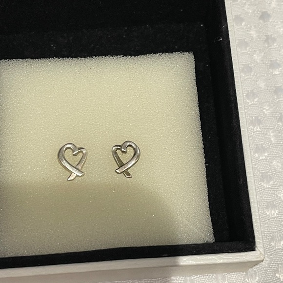 Tiffany & Co .Paloma Picasso
Loving Heart Earrings - Picture 6 of 11